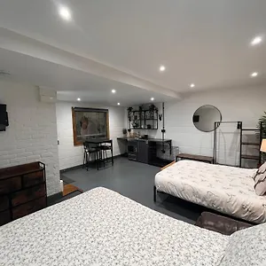 Apartment Sleep Next To A Horse In A Stable By The !, Exeter